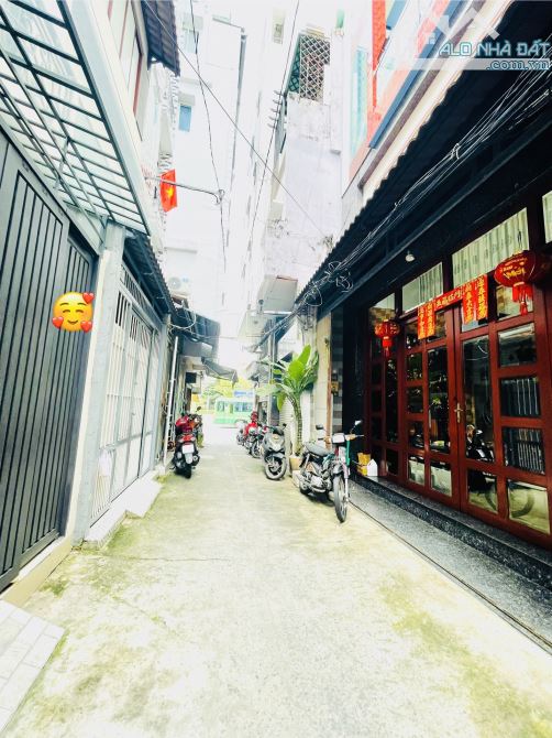 ĐÚNG 3 BƯỚC RA MẶT TIỀN CÁCH BÊN Q1 ĐÚNG 1 CÂY CẦU GIÁ CHÊNH NHAU 2 TỎI