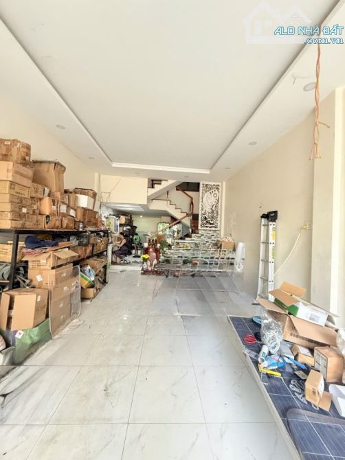 DIỆN TÍCH KHỦNG-CHO THUÊ CAO GIÁ TỐT-BÁN NHÀ 130M2-3 TẦNG-MẶT TIỀN PHAN VĂN HỚN Q.12