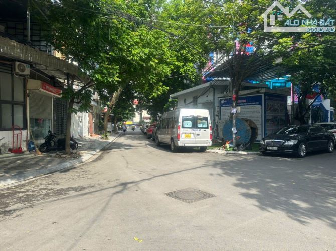 Bán nhà Võ Chí Công, đẳng cấp phân lô, 2 mặt vỉa hè, kinh doanh, 26 tỷ