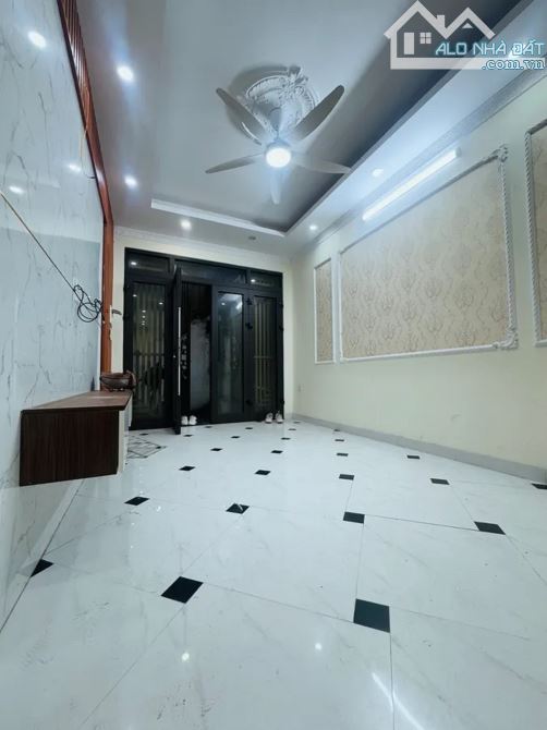 Bán nhà Phương Canh, 10m ra oto, 3 bước ra chợ Canh, 30m2 x 5 tầng