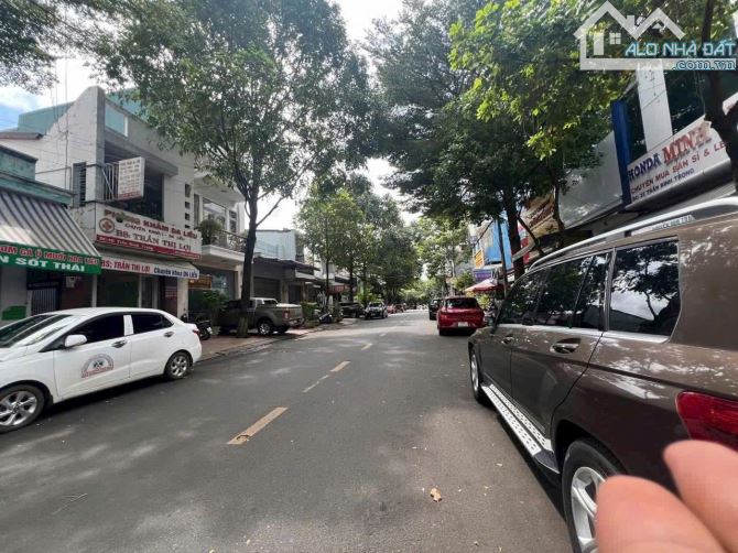 Đất kèm nhà cấp 4 mặt tiền TRẦN BÌNH TRỌNG ngay PHAN BỘI CHÂU -----------  diện tích: 5,