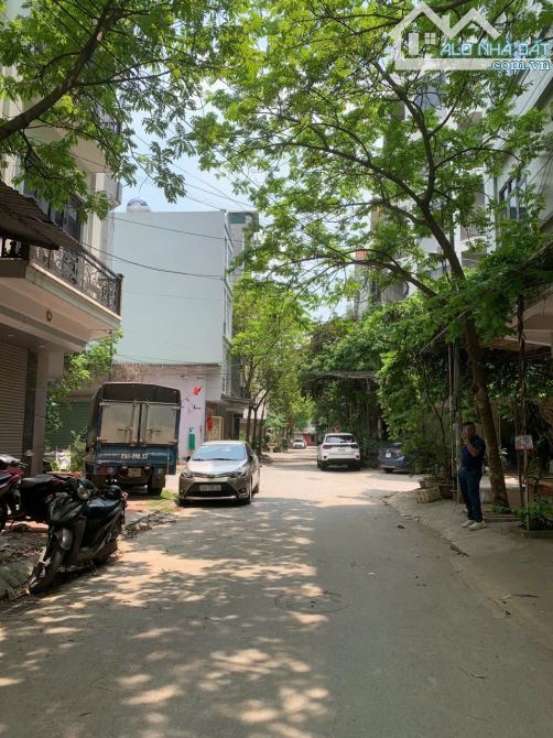 Bán liền kề DV Bờ Hội-Lê Trọng Tấn. 50m2, thang máy, full nội thất, vị trí siêu đẹp