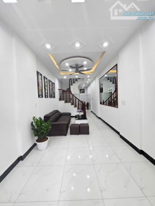 BÁN NHÀ ĐẠI TỪ GẦN HỒ LINH ĐÀM 5 TẦNG 4 PHÒNG MT 4M TRƯỚC NHÀ THOÁNG 3M