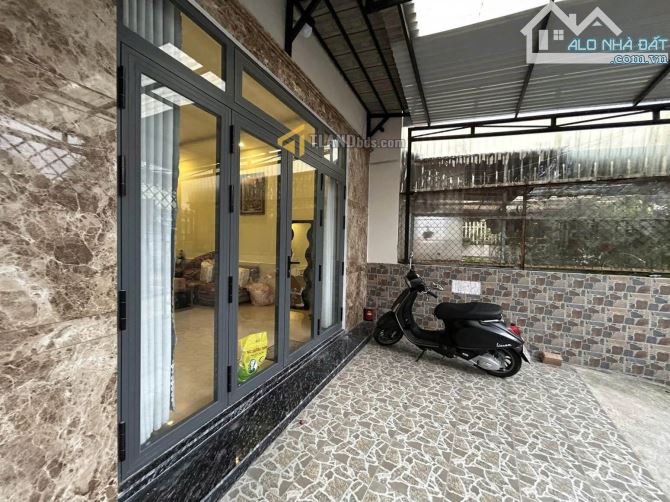 Nhà mới trung tâm Đà Lạt, Hùng Vương,ngang 12m. 138m², sổ riêng, giá tốt  5.7 tỷ