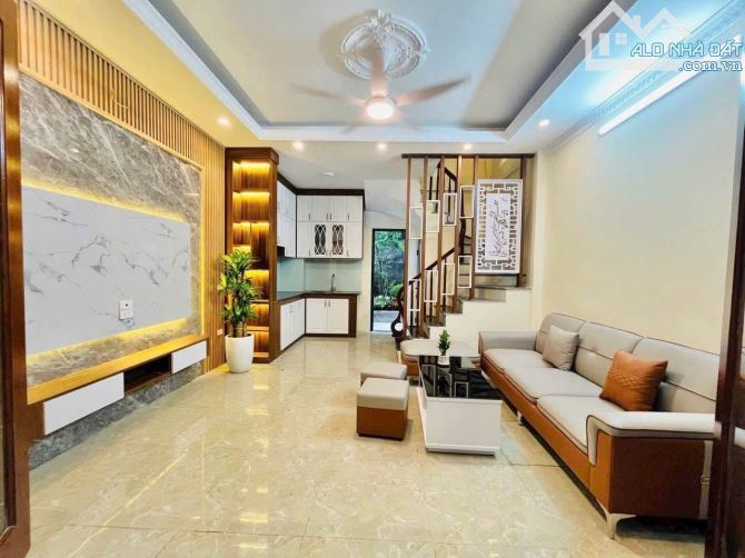 BÁN NHÀ DƯƠNG VĂN BÉ-TÂN KHAI 33m 5 tầng chỉ hơn 6 tỷ chút.