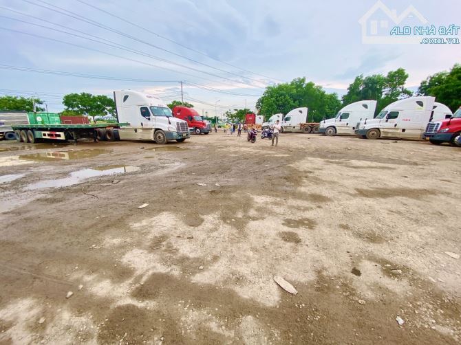Đất mặt tiền đường Võ Chí Công Phú Hữu Quận 9 Thủ Đức DT:5500m2 Giá :135tỷ