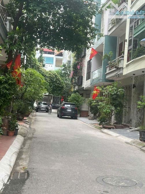 Hiếm! Văn Quán, Nguyễn Khuyến 73m2, 5 tầng, ô tô tránh, vỉa hè, KD, giá 16.9 tỷ
