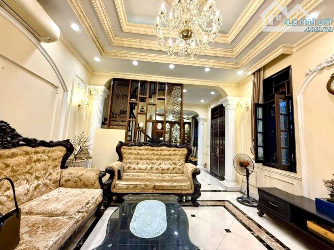 PHÂN LÔ VIP - LÔ GÓC HOÀNG ĐẠO THÀNH - KINH DOANH - 78M. 4 Tầng. MT 5.8M, Giá hợp lý