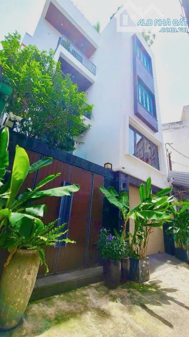 Villa Kỳ Đồng Quận 3, DT: 8,2x15 - 4 Tầng, Full Nội Thất Cao Cấp, Thang máy, giá 2X Tỷ