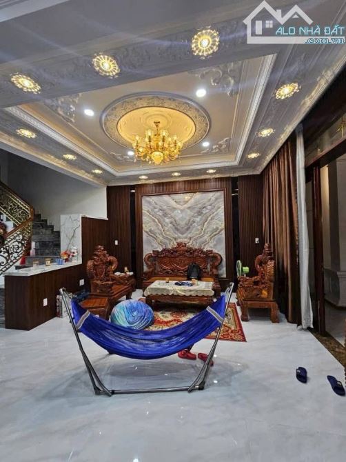 Bán Biệt thự hẻm 6m Trịnh Đình Trọng Tân Phú 8x19.5m đúc 3 lầu ST (trang bị thang máy)