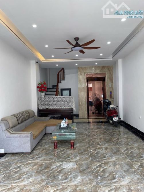 KẺ TẠNH GIANG BIÊN – 6 TẦNG – KHU PHÂN LÔ VIP – 11.2 TỶ