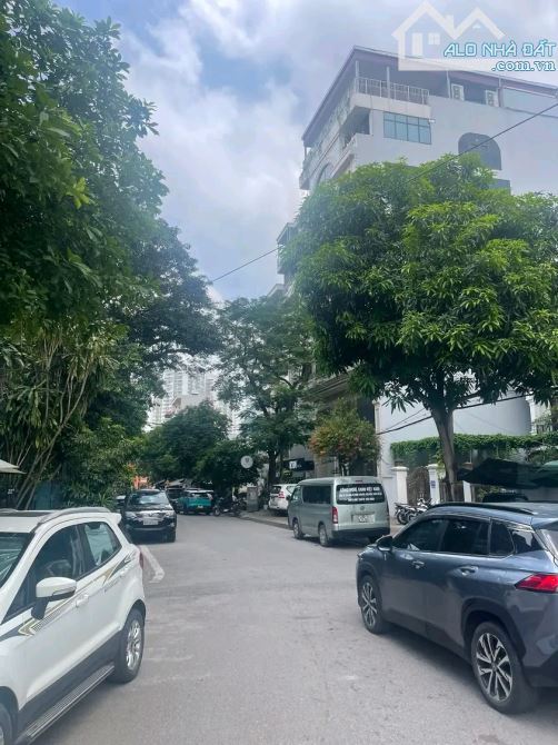 BÁN ĐẤT PHỐ XUÂN LA TÂY HỒ 70 TỶ 550M2 MT 14M Ô TÔ KINH DOANH