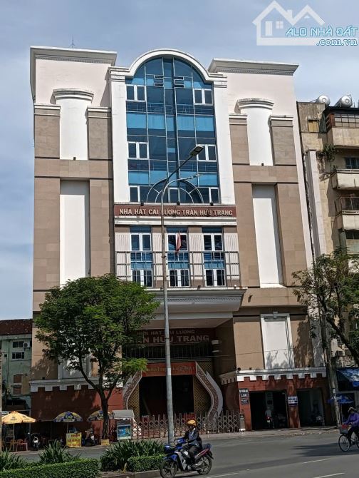 Bán tòa nhà mặt tiền 203 Nguyễn Trãi Q.1 DT 12x75m hầm 5 tầng HĐT 500tr/t giá 500 tỷ