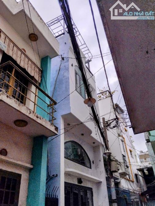 MỚI 4 TẦNG- HXH THÔNG- 30M2 VUÔNG- CÔ GIANG P1 PN- 7.2 TỶ
