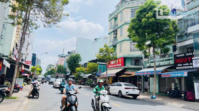 Bán nhà sát mặt tiền Huỳnh Mẫn Đạt Quận 5 đúc 5 tầng 7PN dòng tiền 29tr/th tặng nội thất