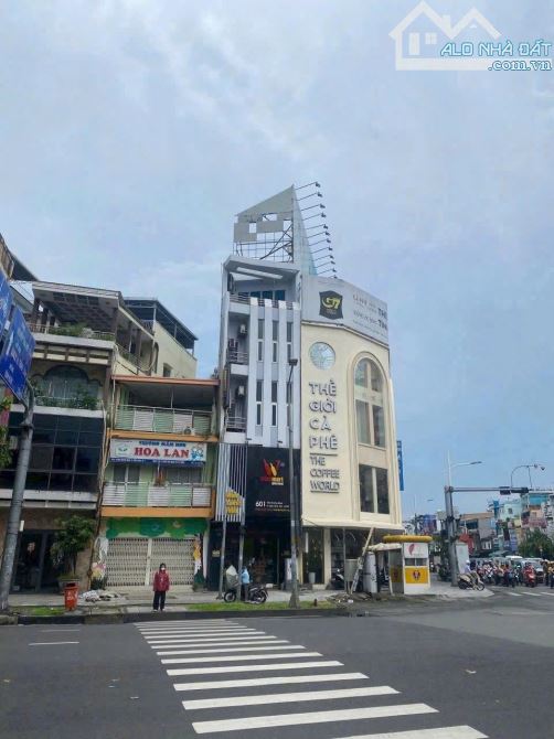Bán gấp nhà mặt tiền 601 Đường Trần Hưng Đạo Quận 1 , 5 lầu đẹp , giá  40 Tỷ