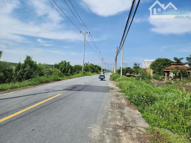 Bán đất mặt tiền đường Lý Nhơn, DT 42.609,1 m2 (4,2 ha), ngang 127,3 m, giá 3 triệu/m2