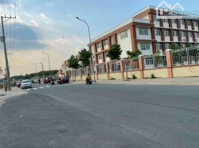 Bán 3 lô đất mặt tiền Khu TĐC Đông Hòa , 80m2(5x20) 4 tỷ 9