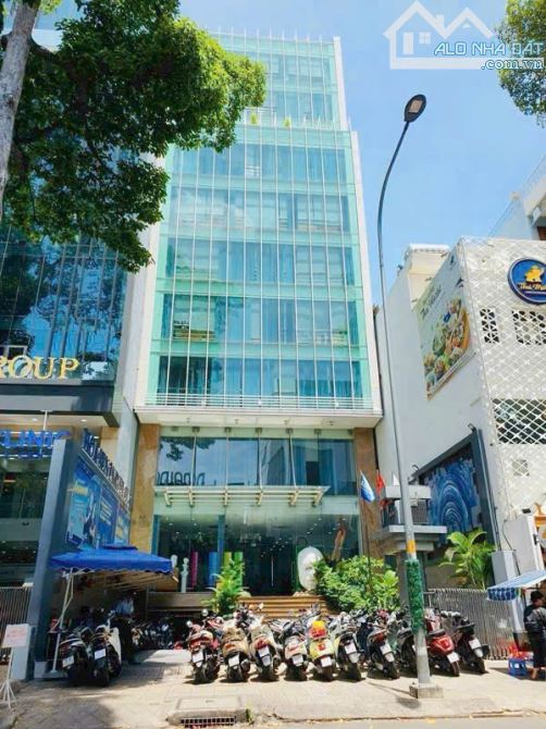 Cần tiền bán gấp!! Mặt tiền Trần Hưng Đạo-DT: 15x25m- XD :1H8T-Cho thuê : 600tr-giá 121 tỷ