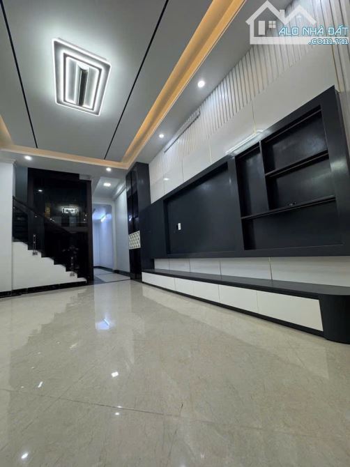 NHÀ GẦN ĐH MỎ – 38M2 X 5 TẦNG – ĐỖ Ô TÔ GẦN NHÀ – 8.5 TỶ