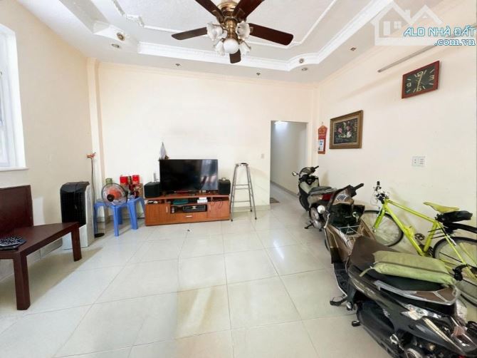 Nhà đẹp 2 tầng, 100m² tại Dương Đình Hội – Giá đầu tư, tiện ích đủ đầy