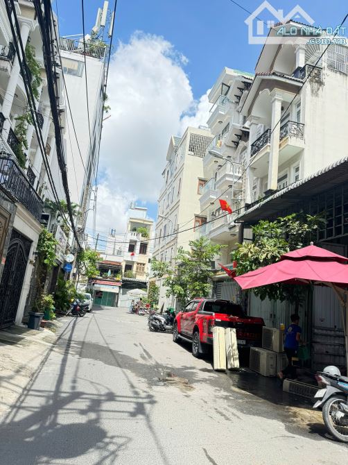 Nhà Nát HXH 8m Dương Quảng Hàm P.5 Gò Vấp 4,5m x 22m Bán Giá 10,8 Tỷ
