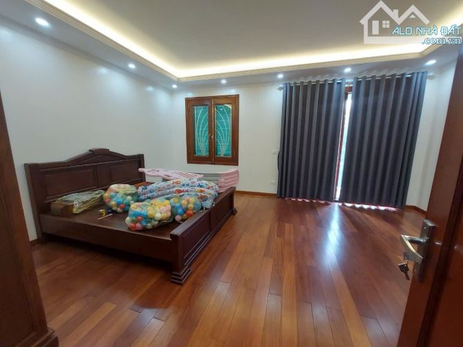 Bán lk Văn Phú, lô góc hai mặt thoáng cực đẹp 100m2*4T, mt 12m giá chỉ 26 tỷ!