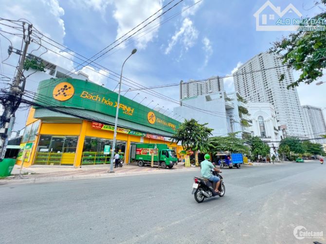 BÁN GÓC 2 MẶT TIỀN TRẦN HUY LIỆU, P8, PHÚ NHUẬN DT: 10.6x17m, 3 TẦNG. GIÁ 36 TỶ