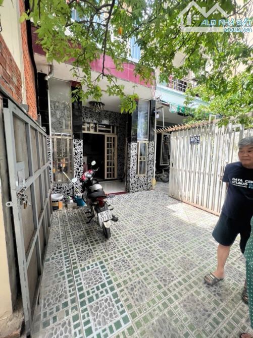 BÁN NHÀ QUẬN 7 – DTSD GẦN 200m² – GẦN PHÚ MỸ HƯNG – 3PN – SỔ RIÊNG – CHỈ 4.68 TỶ