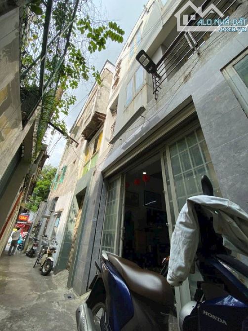 Hẻm Vị Trí Siêu Đẹp Cung Đường Thời Trang