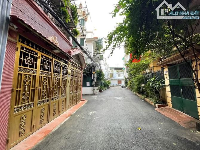Bán Nhà Phân Lô Hào Nam, 70m2, 4T, MT 4,5m, Ô Tô Tránh Giá 22,5 Tỷ