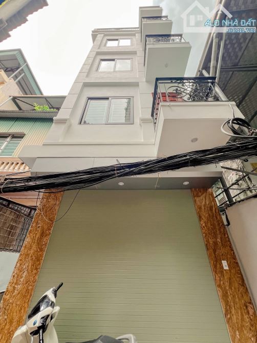 Bán nhà Lê Thanh Nghị 39m2, 5T, mt 4m lô góc, thang máy, gần phố, sổ đẹp. Giá 11.6 tỷ CTL