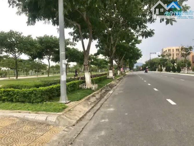🔥🔥CHỦ RẤT THIỆN CHÍ BÁN CẶP ĐẤT ĐƯỜNG XUÂN THUỶ - 200M2 NGANG 10M GIÁ 28 TỶ CỰC KÌ ĐẸP