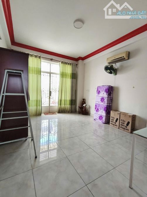 Siêu Phẩm mặt tiền Kinh Doanh chợ Bình Thành 138m2 ngang 6,5m cực hiếm,3 Tầng 11 tỷ 3