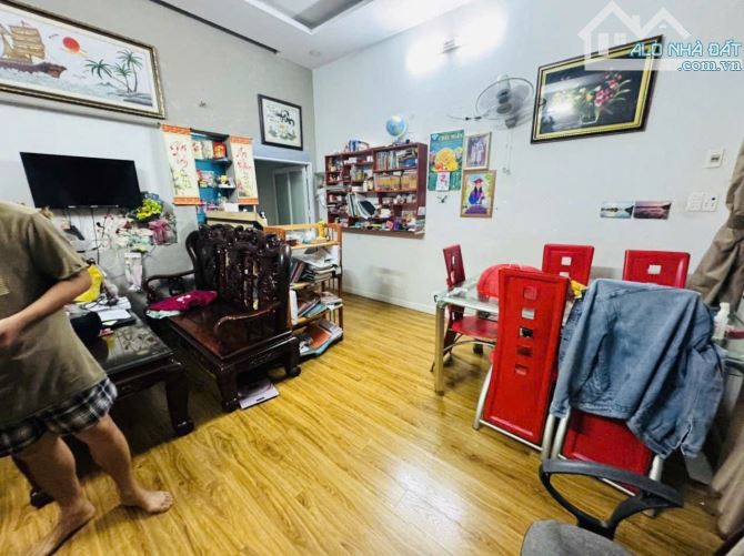 Bán nhà ngay chợ Bùi Dương Lịch Bình Hưng Hòa B Bình Tân 80m2 ,2 Tầng  nhỉnh 4 tỷ