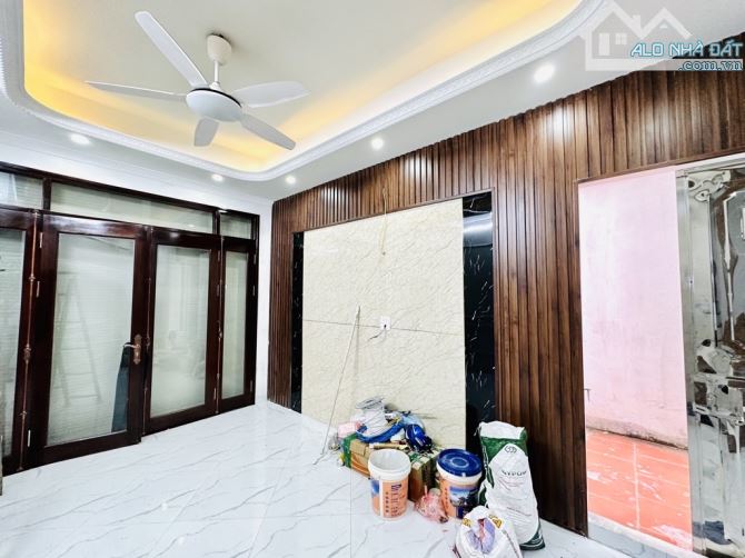 HIẾM NHÀ CỔ NHUẾ PHÂN LÔ Ô TÔ GẦN NHÀ 6 TẦNG 35M2.TC 7X tỷ