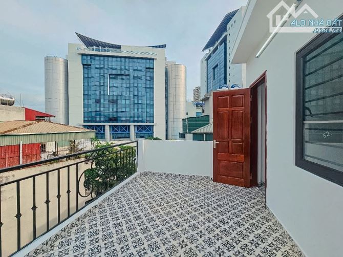 Bán nhà Lê Thanh Nghị 39m2, 5T, mt 4m lô góc, thang máy, gần phố, sổ đẹp. Giá 11.6 tỷ CTL - 10