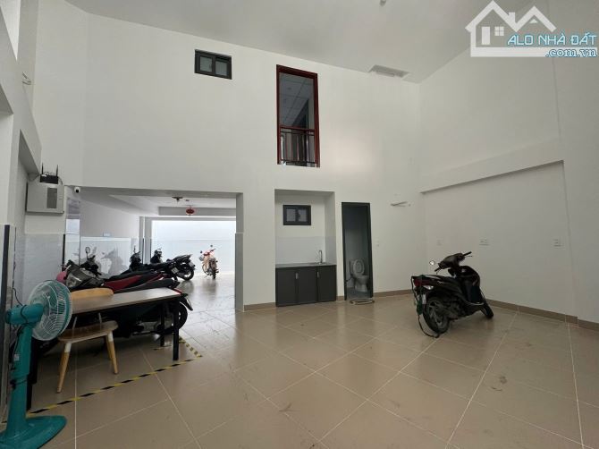 Bán căn hộ DV hẻm 6m đường Âu Cơ, p.9, DT 105m2, lửng 3 lầu ST, giá 14.6 tỷ - 11