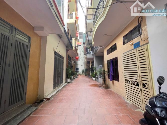 Tô Hiệu Nguyễn Trãi,Căn góc  50m 5 tầng dân xây, 3 thoáng,1 nhà ra phố,dân trí cực cao, - 3