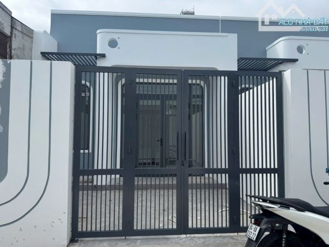 Nhà đẹp gần trường đại học khu dân cư đông đúc - 1
