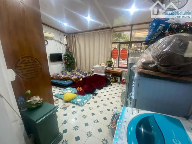 BÁN NHÀ MẶT PHỐ LÒ ĐÚC - KINH DOANH ĐỈNH   15/20m-3 tầng -7 tỷ   - Tầng 1: kinh Doanh, để - 1