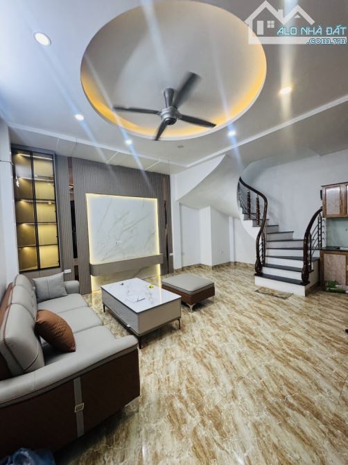Bán Nhà Minh Khai Hàng Xóm Time City,5 Bước Chân Ra Ô Tô Đỗ Cửa,35m2,4 tầng,6.5tỷ - 1