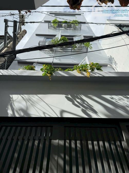 Giáp Phú Nhuận, Bán Căn Hộ Dịch Vụ 8 Phòng Gò Vấp, 50m2- 5 tầng - 7.5 tỷ dòng tiền 40tr/th - 1