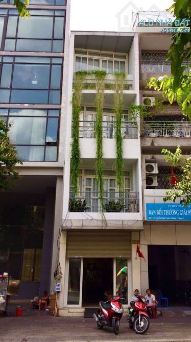 Bán Nhà 2 Mặt Tiền Trước Sau – 233 Nguyễn Đình Chiểu, P.5, Quận 3 – Khu Thương Hiệu - 1