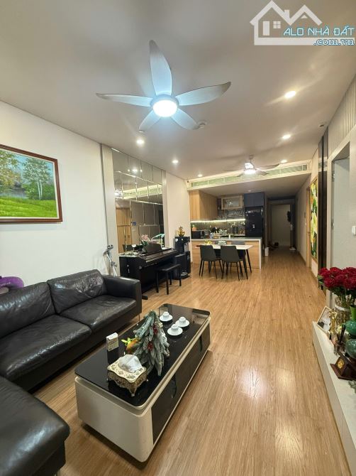 Bán Căn Hộ Sky Park DT 80m 2PN Full NT hướng đông SĐCC hơn 8 tỷ. O9O6-217-669 - 1