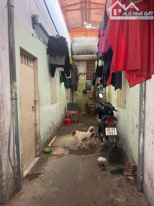 BÁN GẤP DÃY TRỌ 10 PHÒNG. NGANG 8M KHỦNG. ĐƯỜNG BÊ TÔNG 8m XE BEN TỚI NHÀ. 200m RA TÔ KÝ - 1