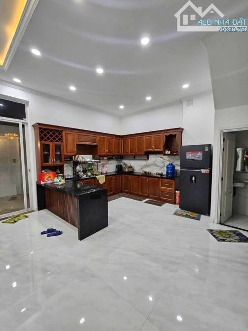 Bán Biệt thự hẻm 6m Trịnh Đình Trọng Tân Phú 8x19.5m đúc 3 lầu ST (trang bị thang máy) - 1