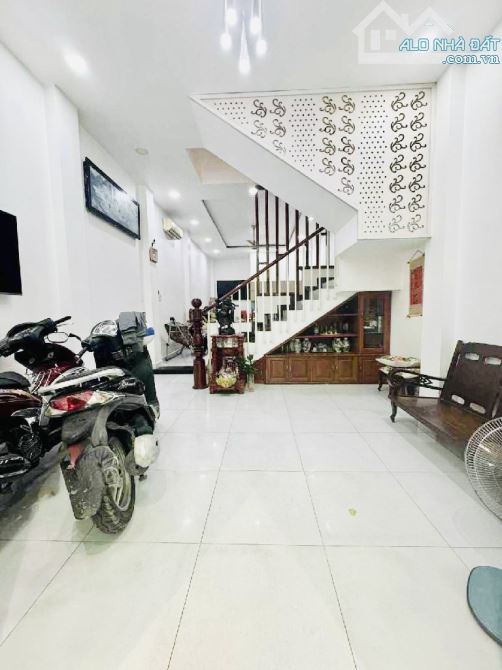 1 căn duy nhất - Quận 6 - Chợ Phú Lâm - 4 tầng - Ngang 4,3m - 5PN - Đường 8m xe tải thông - 1