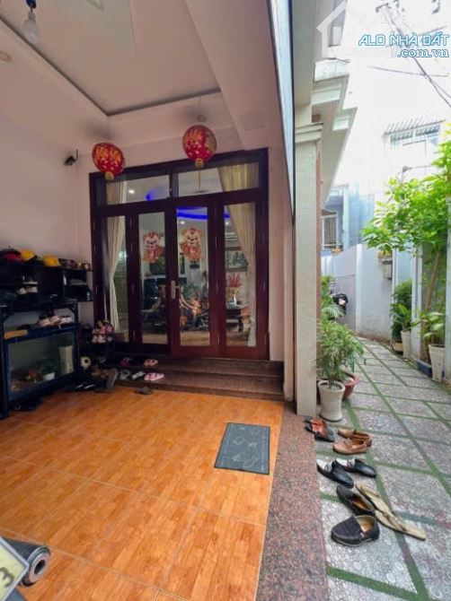 Bán Biệt thự Tôn Đản, Q4, 150m2, 10m x 15m, 4 lầu chỉ 10,8 tỷ! - 1