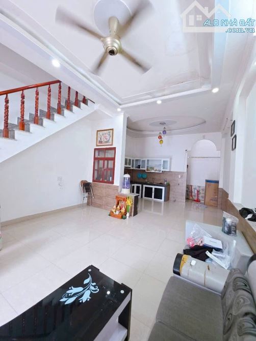 Bán nhà 2 tầng hẻm xe hơi  Trung tâm P Dĩ an Dt 72m2 giá chỉ 3,5 tỉ - 1